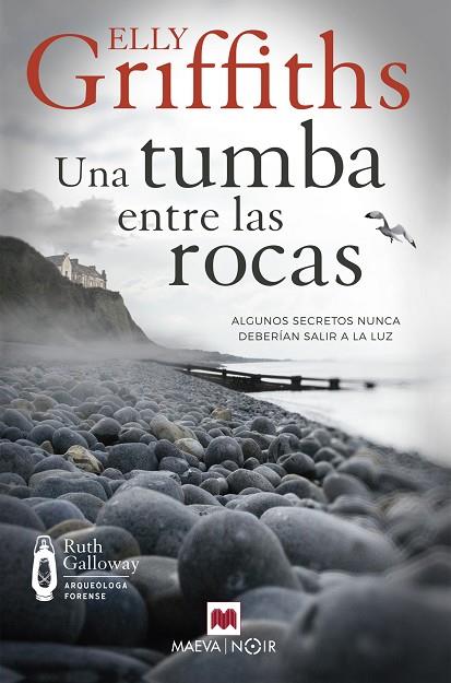 TUMBA ENTRE LAS ROCAS, UNA  | 9788419110121 | GRIFFITHS, ELLY | Llibreria La Gralla | Llibreria online de Granollers
