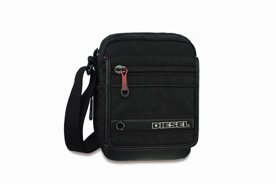 ***BANDOLERA DIESEL TRES CREMALLERES NEGRA 2013 | 8435382705052 | DIE3061001 | Llibreria La Gralla | Llibreria online de Granollers