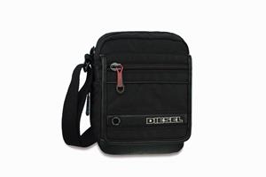 ***BANDOLERA DIESEL TRES CREMALLERES NEGRA 2013 | 8435382705052 | DIE3061001 | Llibreria La Gralla | Llibreria online de Granollers