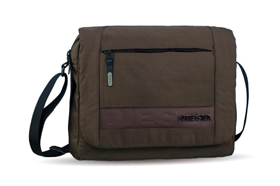 ***MALETA ORDINADOR DIESEL SOLAPA NEGRA 2013 | 8435382702648 | DIE9013601 | Llibreria La Gralla | Librería online de Granollers