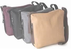 ***BANDOLERA SLANG GO2 VERTICAL NEGRA 2013 | 8429703013926 | Llibreria La Gralla | Llibreria online de Granollers