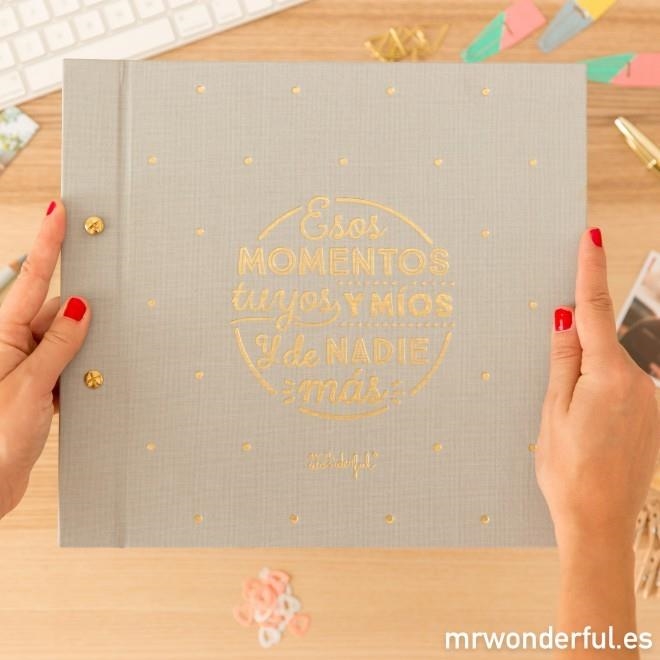 ALBUM FOTOS "ESOS MOMENTOS TUYOS Y MIOS Y DE NADIE MAS" | 8435460709897 | MR. WONDERFUL | Llibreria La Gralla | Llibreria online de Granollers