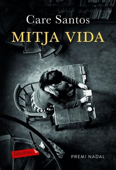 MITJA VIDA (BUTXACA) | 9788417031558 | SANTOS, CARE | Llibreria La Gralla | Llibreria online de Granollers