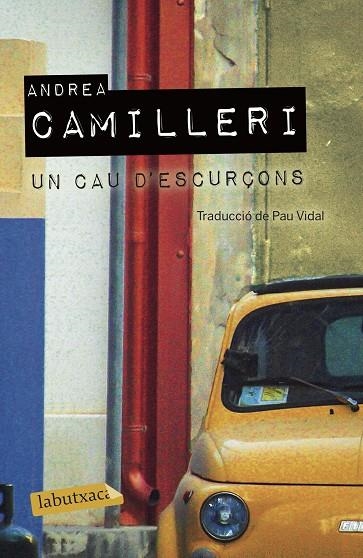 UN CAU D'ESCURÇONS (BUTXACA) | 9788417420314 | CAMILLERI, ANDREA | Llibreria La Gralla | Librería online de Granollers