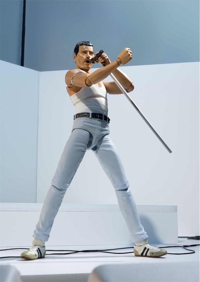 FREDDIE MERCURY. FIGURA 15 CMS. LIVE-AID SH FIGUARTS | 4573102587275 | TAMASHII NATIONS | Llibreria La Gralla | Librería online de Granollers