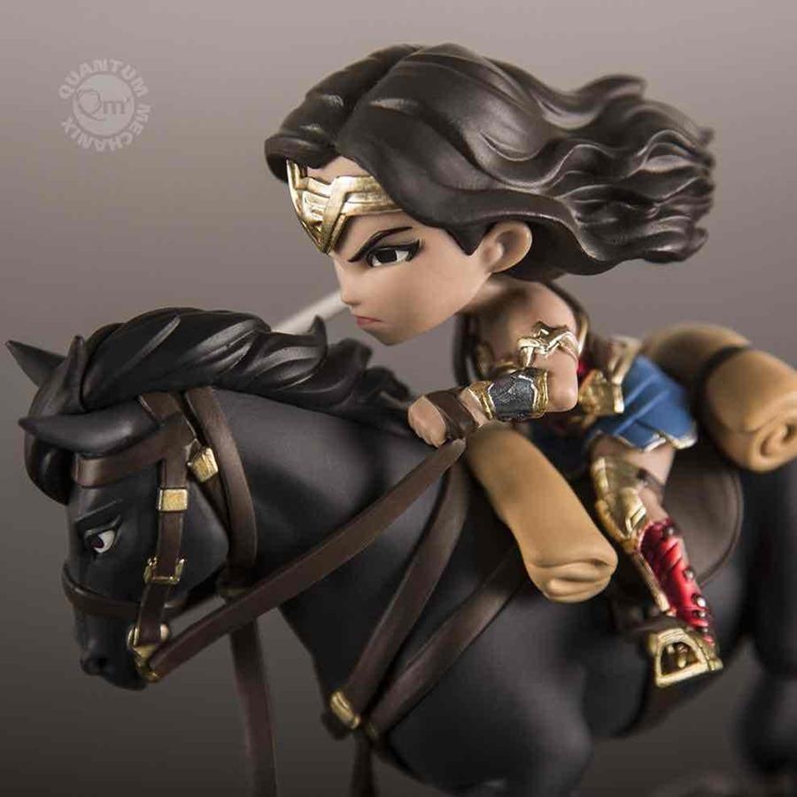 WONDER WOMAN FIGURA DC COMICS Q-FIG MAX | 8120950236006 | QUANTUM MECHANIX | Llibreria La Gralla | Llibreria online de Granollers