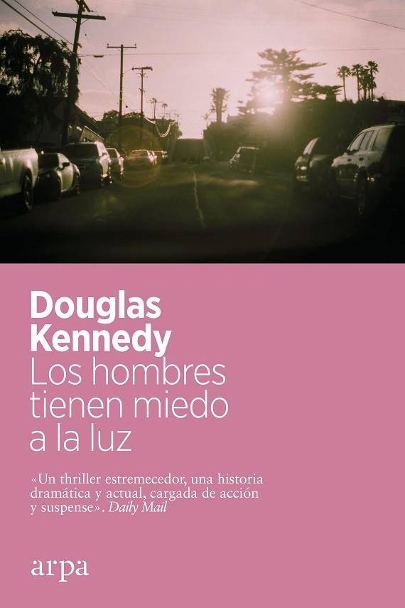 HOMBRES TIENEN MIEDO A LA LUZ, LOS  | 9788418741463 | KENNEDY, DOUGLAS | Llibreria La Gralla | Llibreria online de Granollers