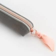 PORTATOT CAROLINE GARDNER ALLARGAT VELLUT GRIS | 5034931234659 | COMEPC136 | Llibreria La Gralla | Llibreria online de Granollers