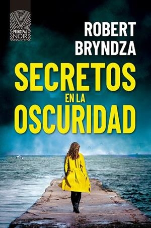 SECRETOS EN LA OSCURIDAD | 9788418216596 | BRYNDZNA, ROBERT | Llibreria La Gralla | Librería online de Granollers