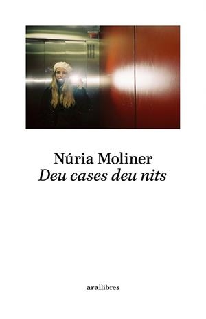 DEU CASES DEU NITS | 9788411731256 | MOLINER SABADELL, NÚRIA | Llibreria La Gralla | Llibreria online de Granollers