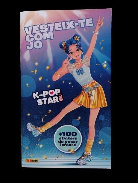 K-POP SUPER STARS. VESTEIX-TE COM JO (PORTADA BLAVA) | 9791370139834 | VVAA | Llibreria La Gralla | Llibreria online de Granollers